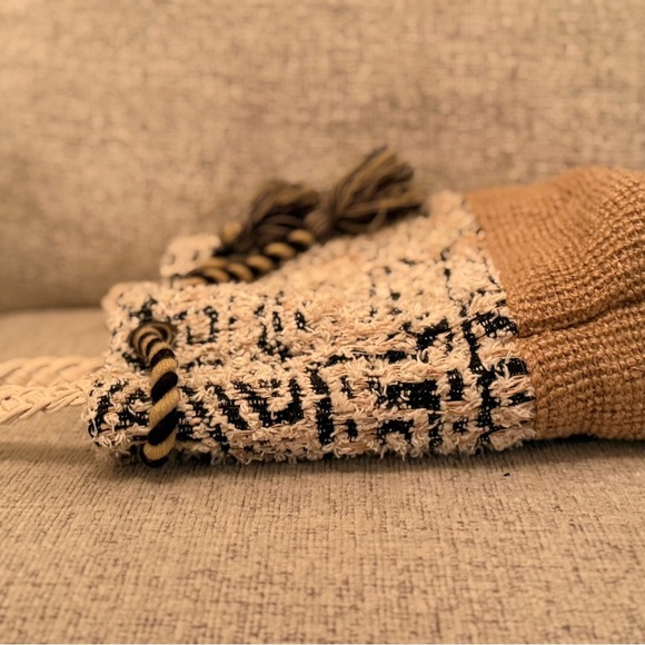 America & Beyond Patterned Crossbody Bag - Picture 6 of 8